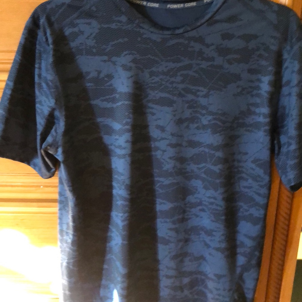 Champion 9 Power Core size Large boys wicking t-shirt
